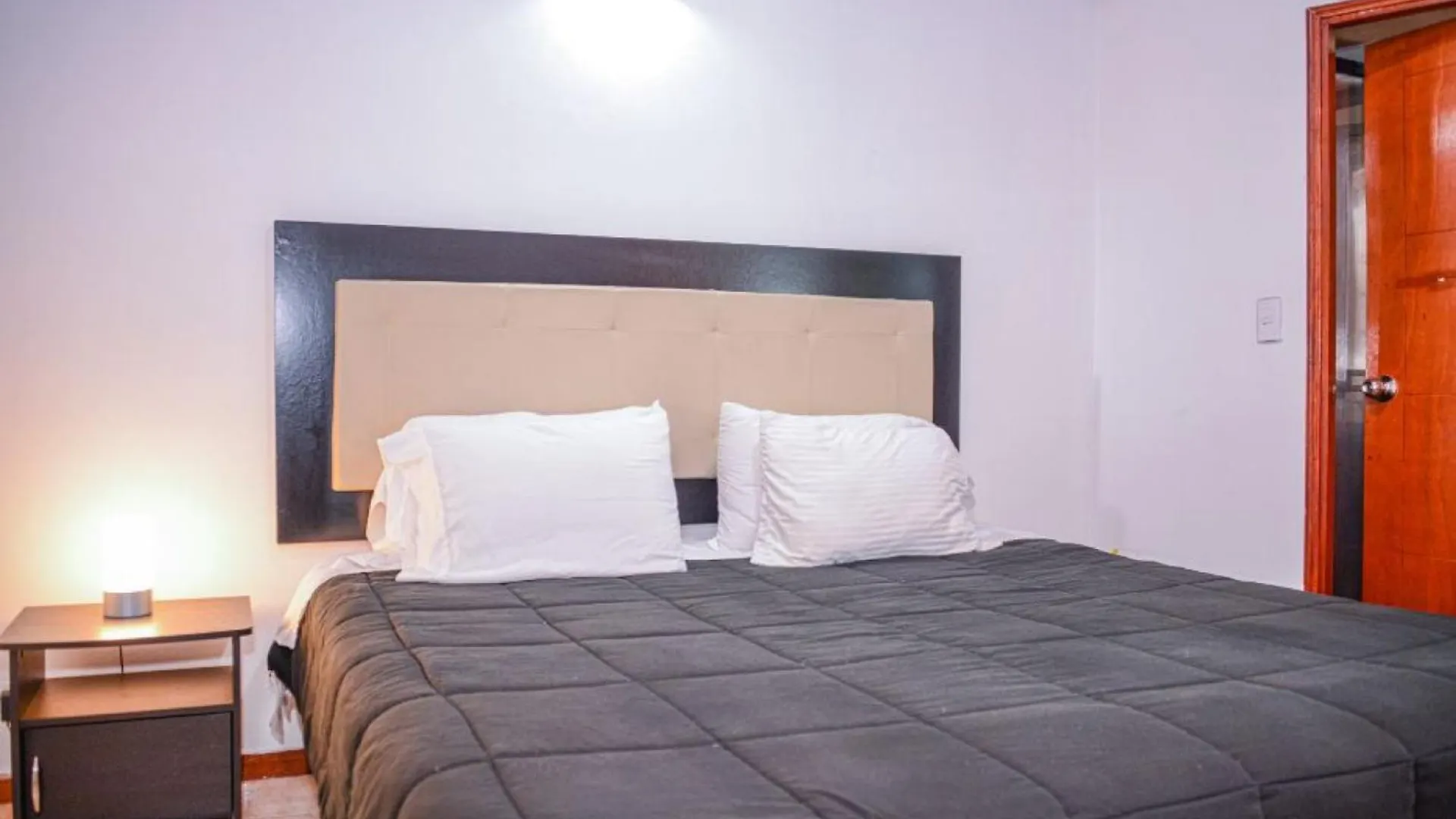 Apartment El Jeffe 메딜린